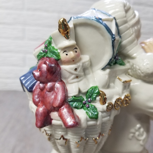 Musical Santa Claus ceramic table piece - Picture 8 of 13